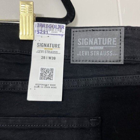 Signature by Levi Strauss Women's Mid Rise Straight Black Jeans Size 28M NWT - Picture 10 of 10